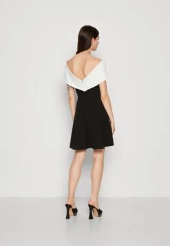 Wal G Alia Off Shoulder Skater - Cocktailjurk - Black/White 10 Wal G Alia Off Shoulder Skater - Cocktailjurk - Black/White -Fashion Verkoop 03cd79fcd70e479d9f842ed0921f6f07