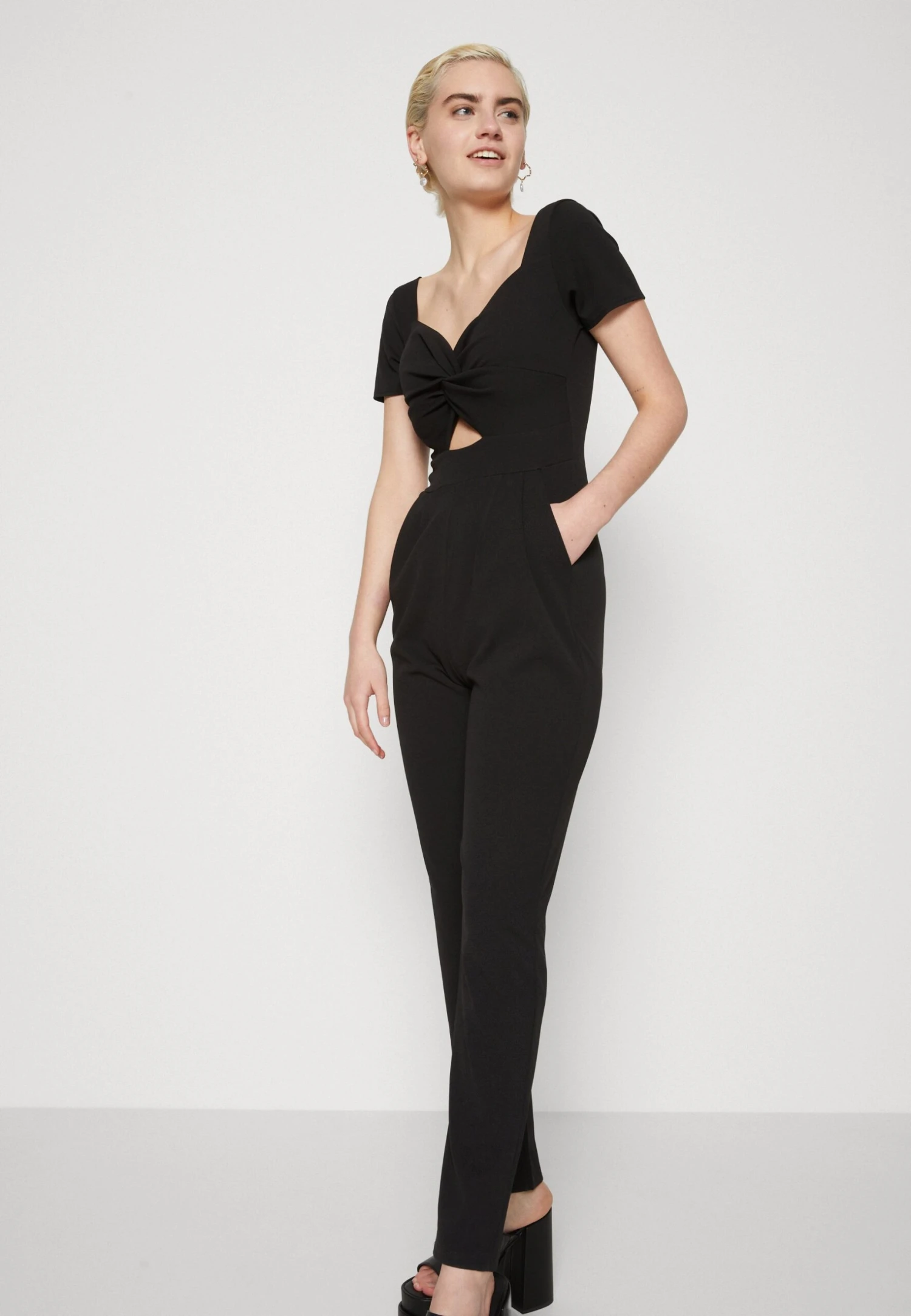Wal G Sarb Cut Out- Jumpsuit - Black 6 Wal G Sarb Cut Out- Jumpsuit - Black - Afbeelding 4