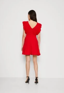 Wal G Lucia V Neck Frill Sleeve Skater Dress - Cocktailjurk - Red -Fashion Verkoop 083596e0d34045eabfc77d48345a7bbb
