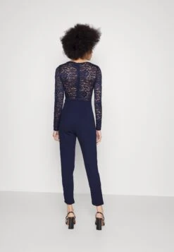 Wal G Blake Long Sleeve - Jumpsuit - Navy Blue -Fashion Verkoop 0c72a3a2a8c543f08483e12323b11384