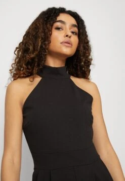 Wal G Violet Halter - Jumpsuit - Black -Fashion Verkoop 105bb55764334f929dd0cb5df9a7d460