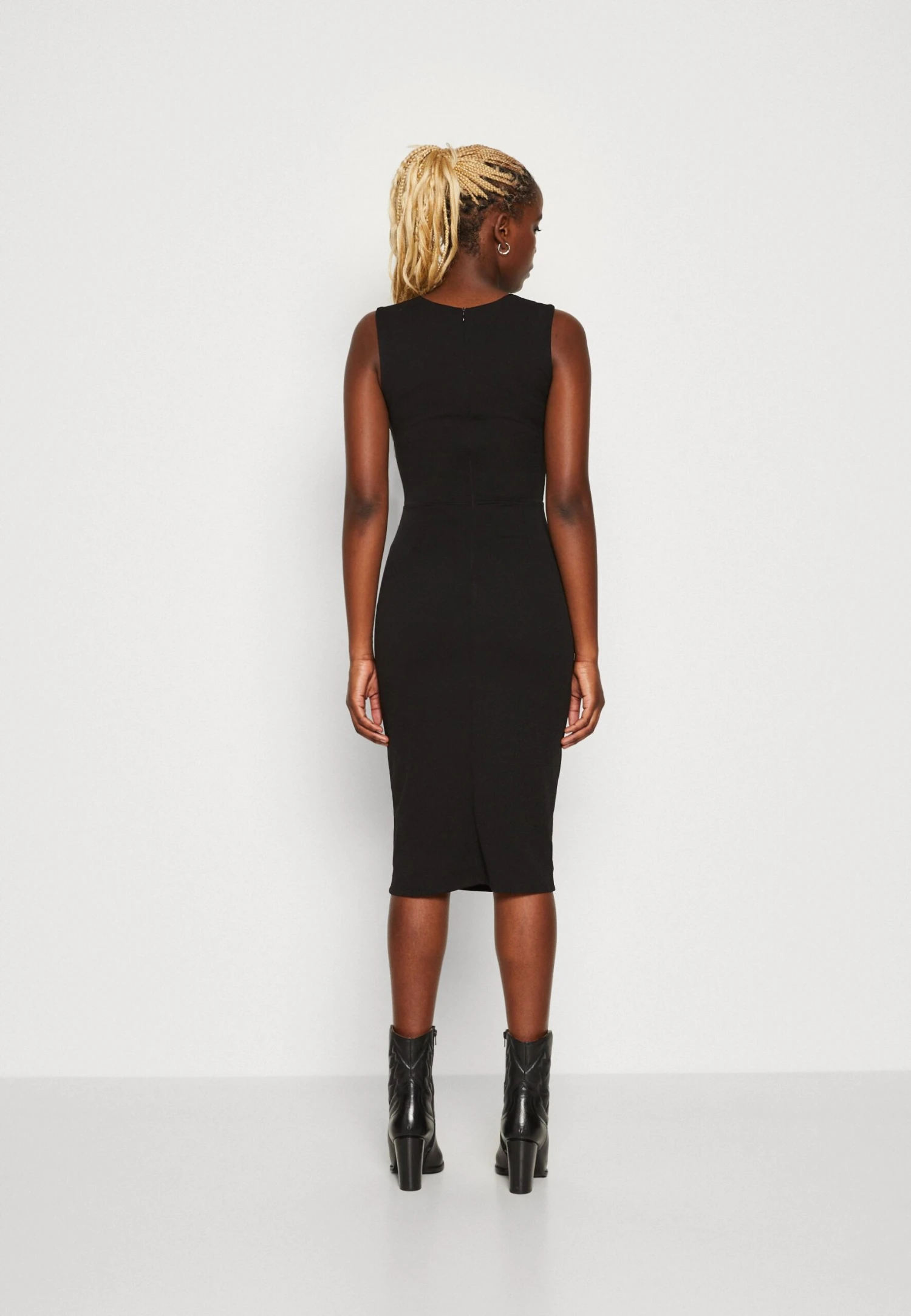 Wal G Brody Curve Neck Midi - Etui-Jurk - Black 5 Wal G Brody Curve Neck Midi - Etui-Jurk - Black - Afbeelding 3