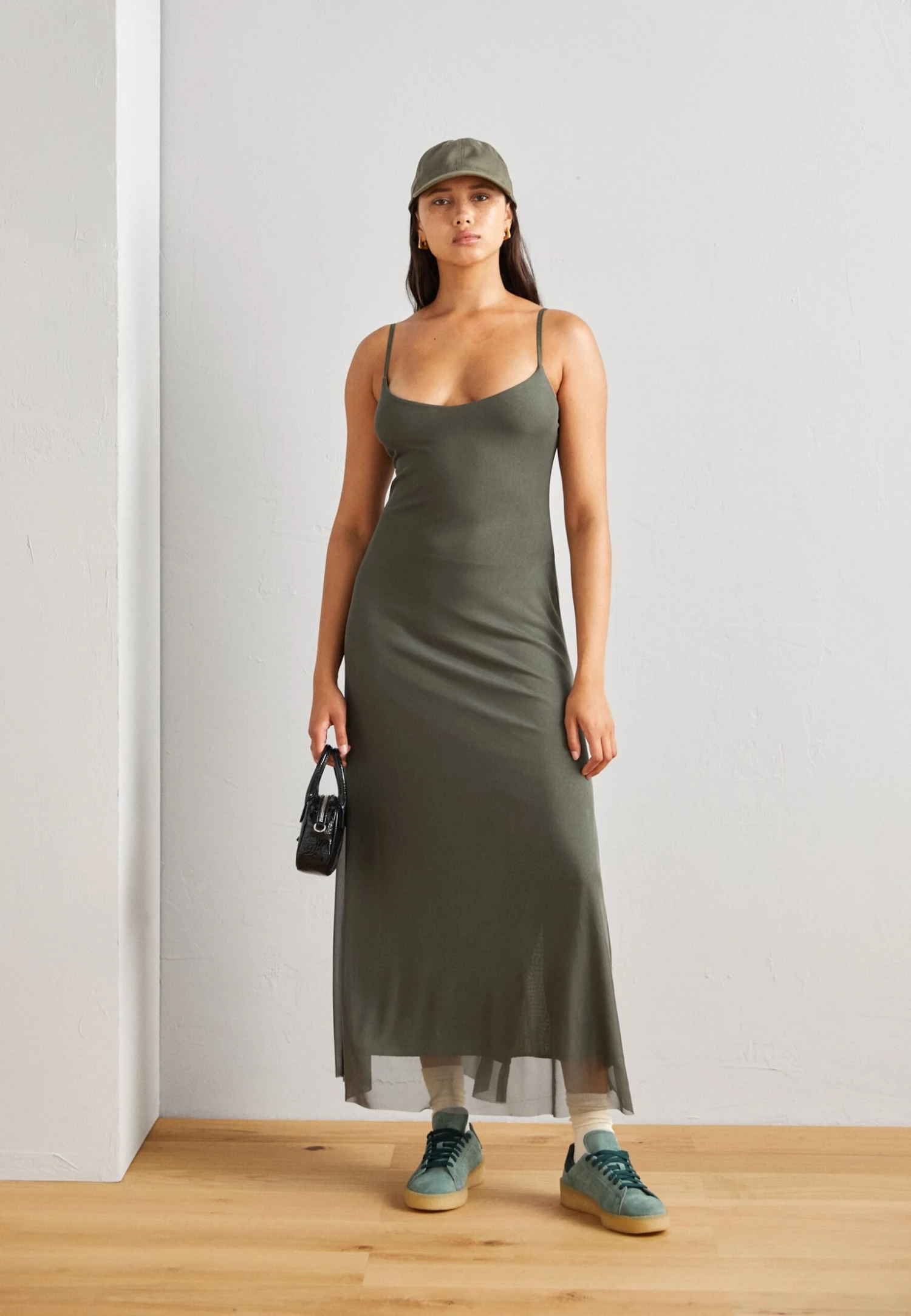 Wal G Sandy - Maxi-Jurk - Khaki Green 4 Wal G Sandy - Maxi-Jurk - Khaki Green - Afbeelding 2