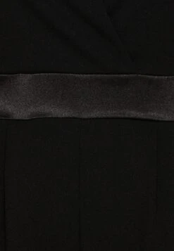 Wal G Pinny Cut Out - Jumpsuit - Black -Fashion Verkoop 26a553bb0f814bcca949785a27e5f657