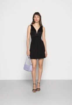 Wal G V Neck Skater - Cocktailjurk - Black 8 Wal G V Neck Skater - Cocktailjurk - Black -Fashion Verkoop 2ad1a07e805d4c40b4ad371e17c2380e