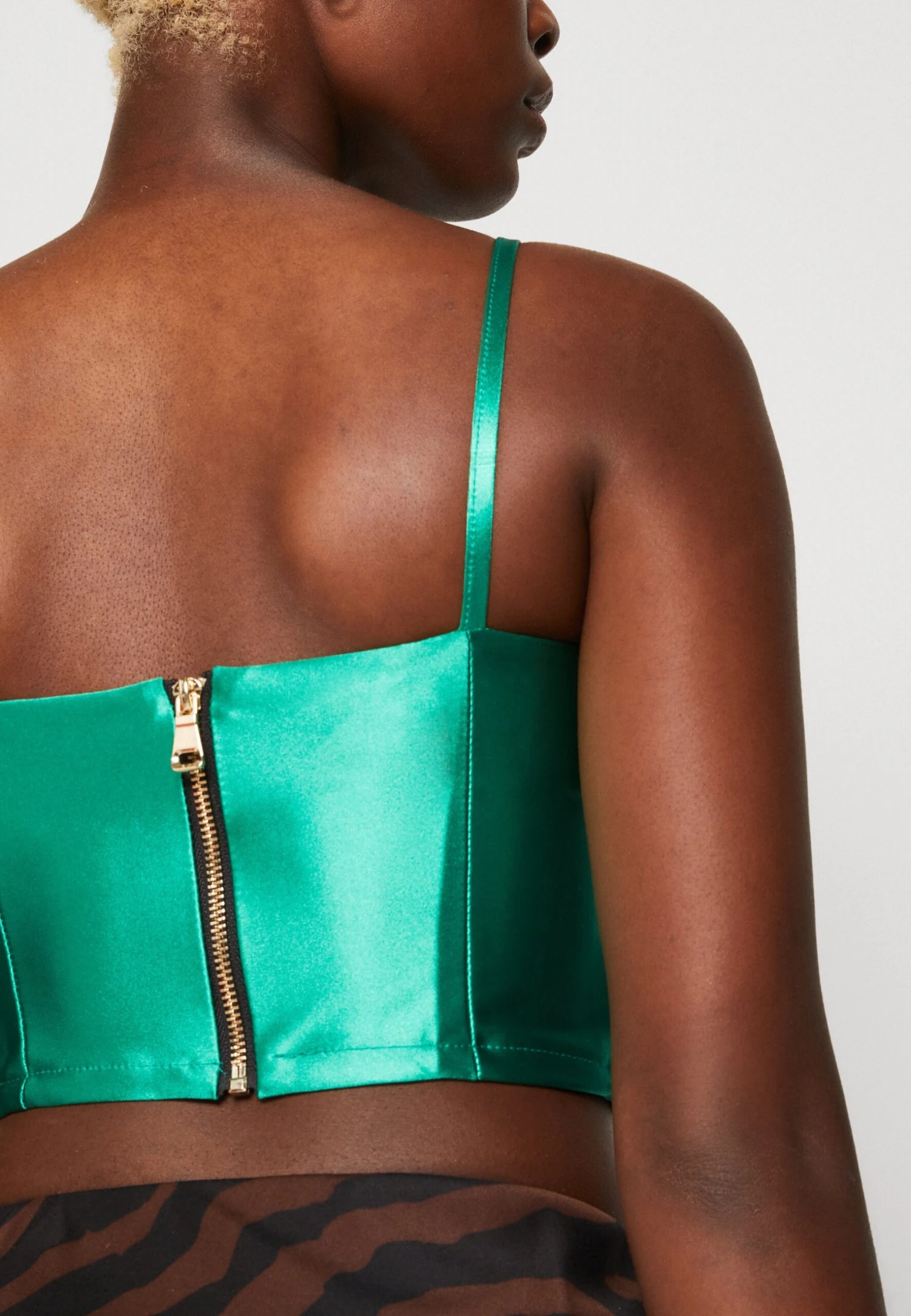 Wal G Daz Heart Neck Crop- Top - Leaf Green 8 Wal G Daz Heart Neck Crop- Top - Leaf Green - Afbeelding 6