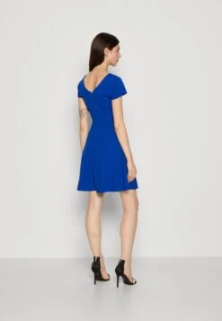 Wal G Milly Knot Ruffle Skater - Jerseyjurk - Electric Blue -Fashion Verkoop 2e1956f1f78e403caf80101b069e936a