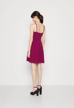 Wal G Asha Skater - Cocktailjurk - Plum -Fashion Verkoop 32a40b21ae024a2bacd60d2aaa865752
