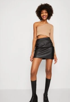 Wal G Milly One Sleeve Crop - Longsleeve - Camel -Fashion Verkoop 3441c215f6a44171a0c20dc9ec127ea2