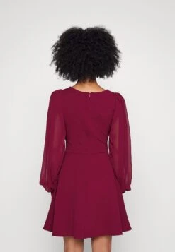 Kat Sleeve Dress - Cocktailjurk - Berry Wine -Fashion Verkoop 36f394eed07843da8e1696c15c8975ba