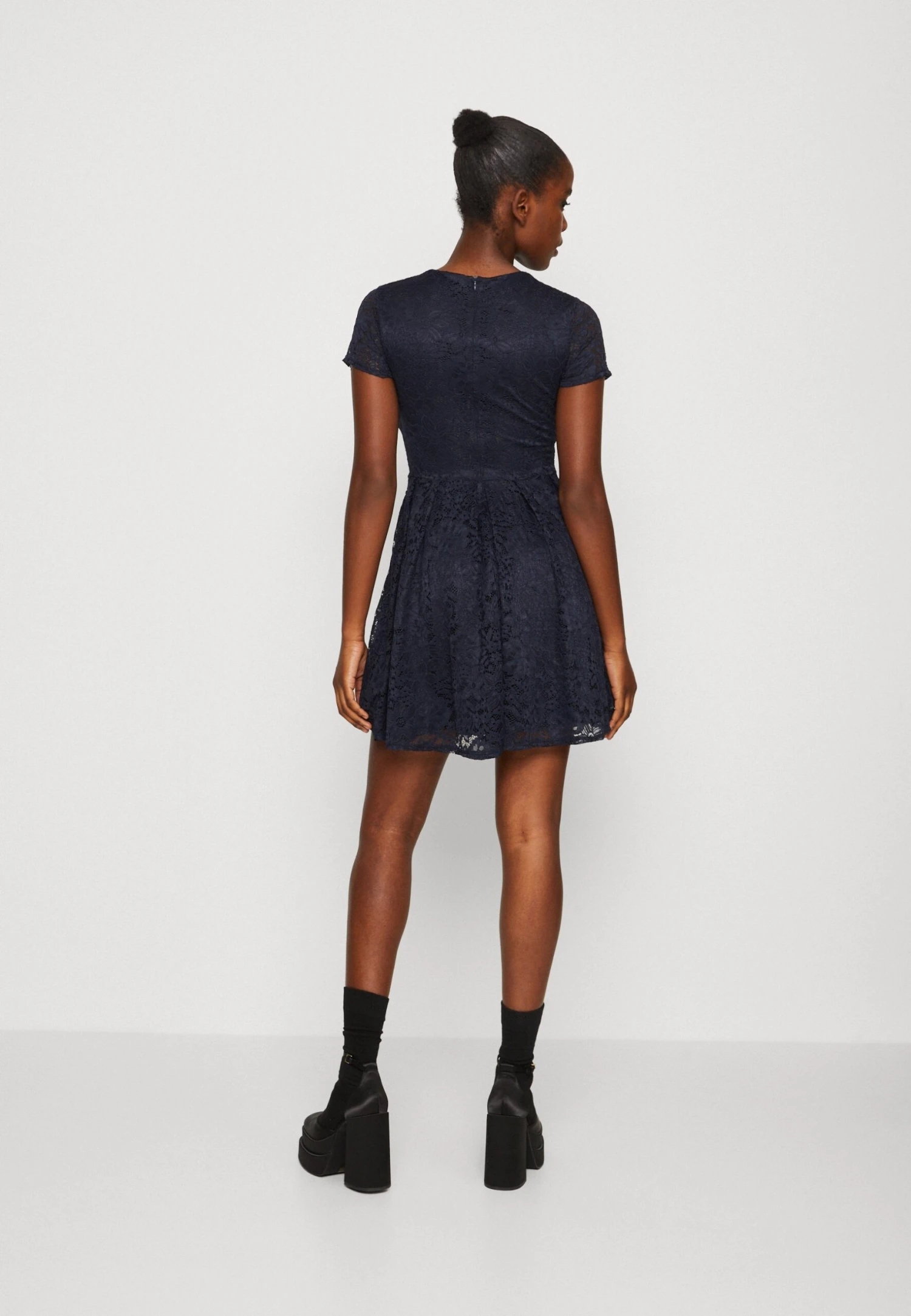 Wal G Leona Skater Dress - Cocktailjurk - Navy Blue 5 Wal G Leona Skater Dress - Cocktailjurk - Navy Blue - Afbeelding 3
