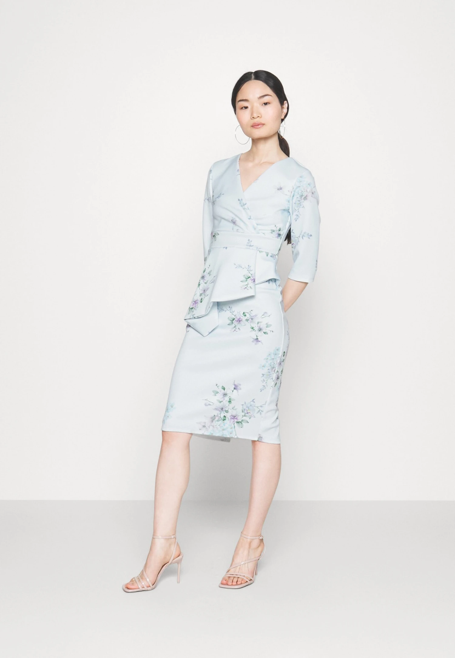 Isabella Wrap Print Midi - Jerseyjurk - Baby Blue 4 Isabella Wrap Print Midi - Jerseyjurk - Baby Blue - Afbeelding 2