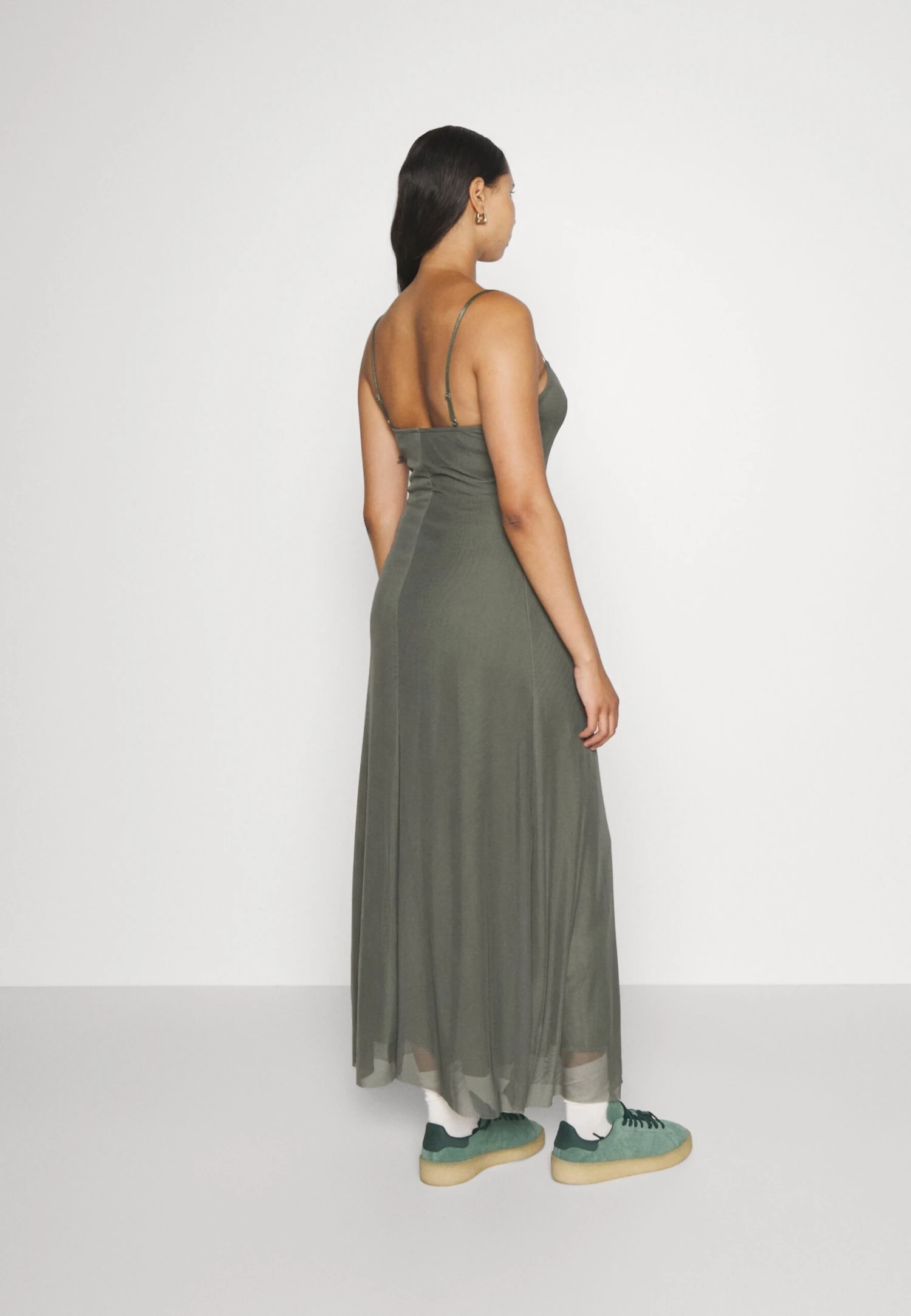 Wal G Sandy - Maxi-Jurk - Khaki Green 6 Wal G Sandy - Maxi-Jurk - Khaki Green - Afbeelding 4