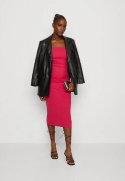 Wal G Mima Midi - Jerseyjurk - Fuchsia -Fashion Verkoop 562caf2725c241dba4252b18b42b11ca