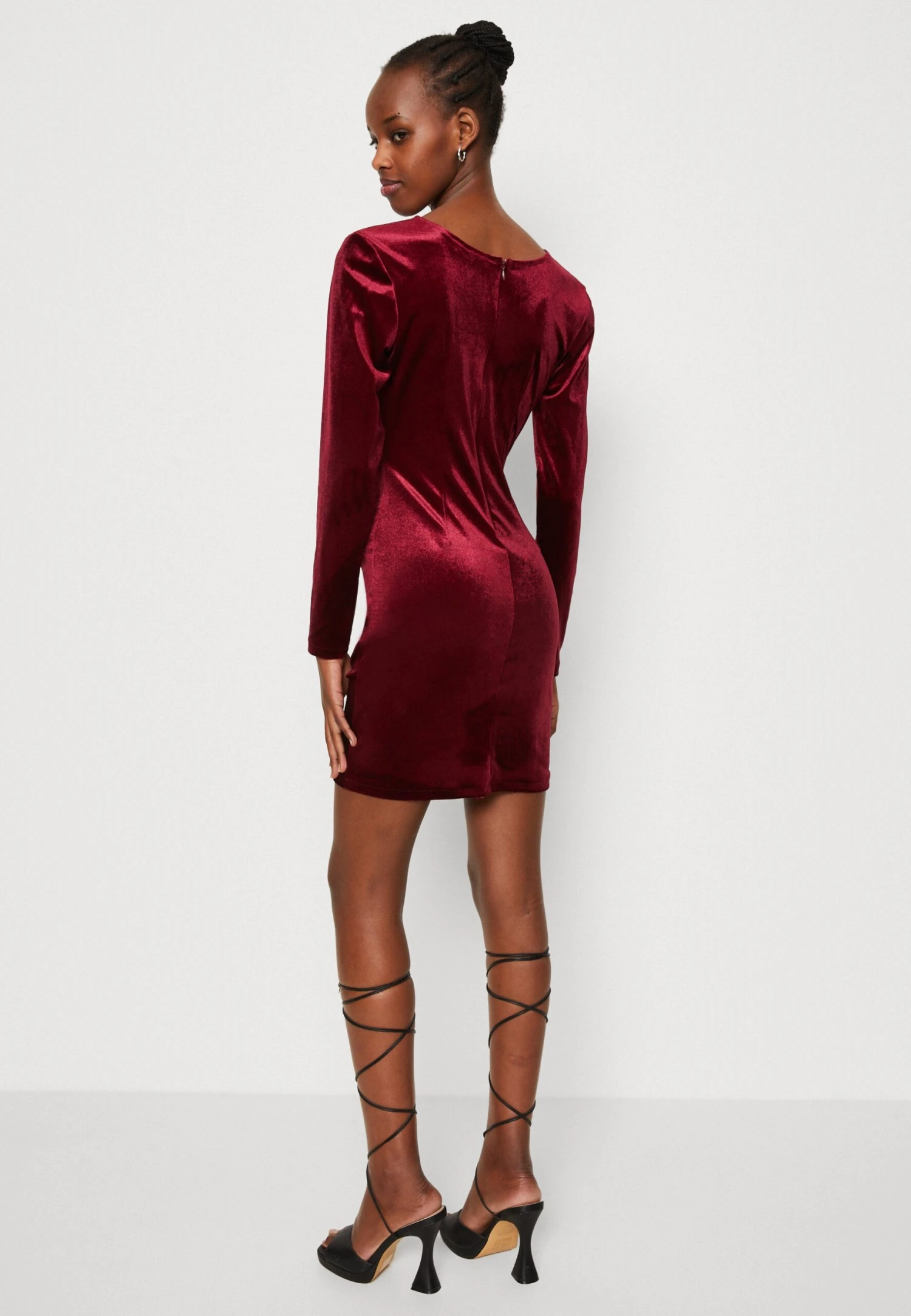 Wal G Valentines Dolly Cut Out Mini - Cocktailjurk - Wine 6 Wal G Valentines Dolly Cut Out Mini - Cocktailjurk - Wine - Afbeelding 4