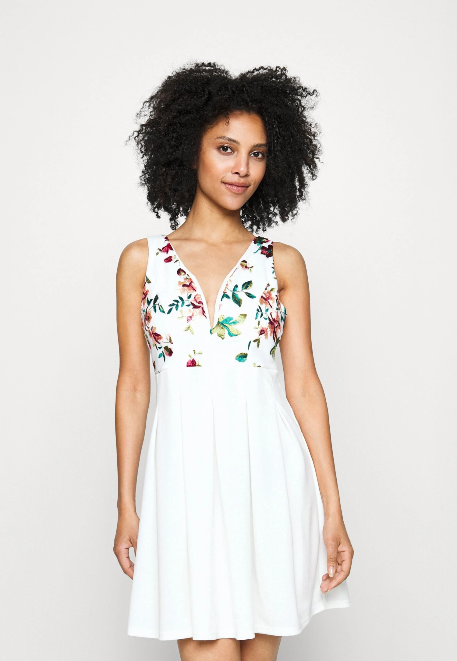 EmbroideredSkater - Jurk - White Floral 3 EmbroideredSkater - Jurk - White Floral