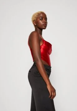 Wal G Christian Corset Crop - Top - Red -Fashion Verkoop 63c1161254a346d5aaecbe23452fd0a9