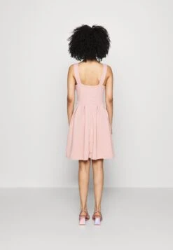 Debbie Buckle Skater Dress - Cocktailjurk - Blush Pink -Fashion Verkoop 698088f15181489f8c08b730cc46482a