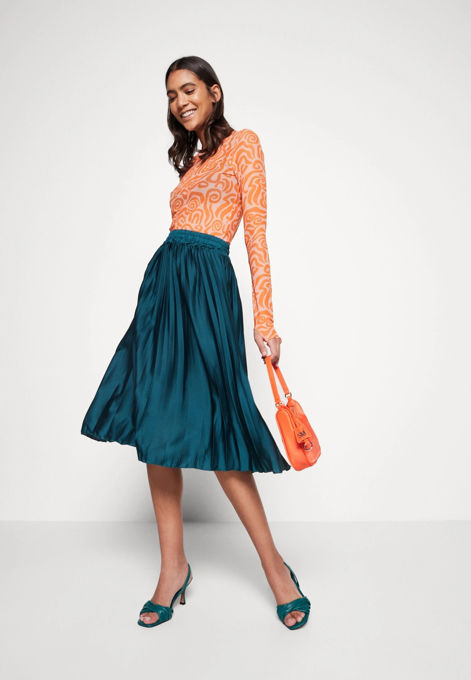 Wal G Penny Pleat Skirt - Plooirok - Emerald Green 4 Wal G Penny Pleat Skirt - Plooirok - Emerald Green - Afbeelding 2