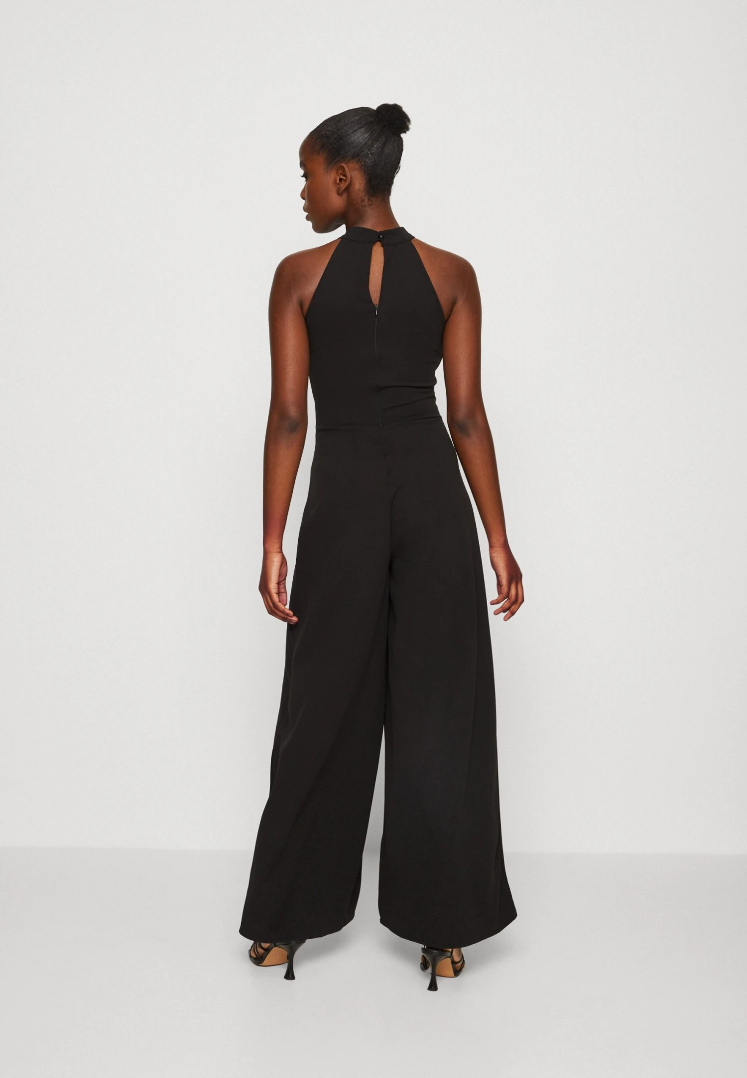 Wal G Leila Halter Neck Wide Leg - Jumpsuit - Black 5 Wal G Leila Halter Neck Wide Leg - Jumpsuit - Black - Afbeelding 3