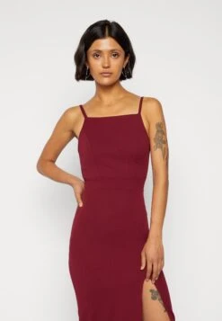 Wal G Strappy Square Neck Midi Dress - Etui-Jurk - Berry Wine -Fashion Verkoop 83dd3b76032a40378fcaf8000d4cc4d3
