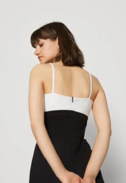 Wal G Janya Contrast - Jumpsuit - Black/White 11 Wal G Janya Contrast - Jumpsuit - Black/White -Fashion Verkoop 8bd450b6d788458f9d345ddfd20e03c8