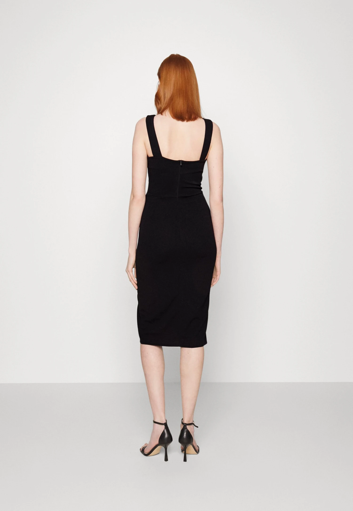 Wal G Embroidered V Neck Rose Midi - Cocktailjurk - Black Floral 5 Wal G Embroidered V Neck Rose Midi - Cocktailjurk - Black Floral - Afbeelding 3