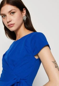 Wal G Milly Knot Ruffle Skater - Jerseyjurk - Electric Blue -Fashion Verkoop 93acc43b97ca4c2093b9fc364e437d71