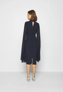 Wal G Cape Sleeve Dress - Cocktailjurk - Navy Blue -Fashion Verkoop 9583139ed6d04f50800757bd304164be