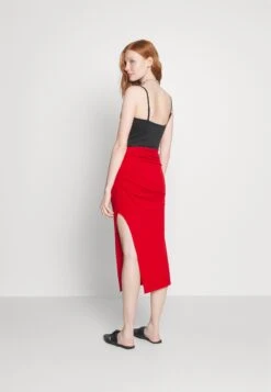 Wal G Reilly Rouched Midi Skirt - Kokerrok - Red 10 Wal G Reilly Rouched Midi Skirt - Kokerrok - Red -Fashion Verkoop 95861077bc994fcdafa8edca87337b6f