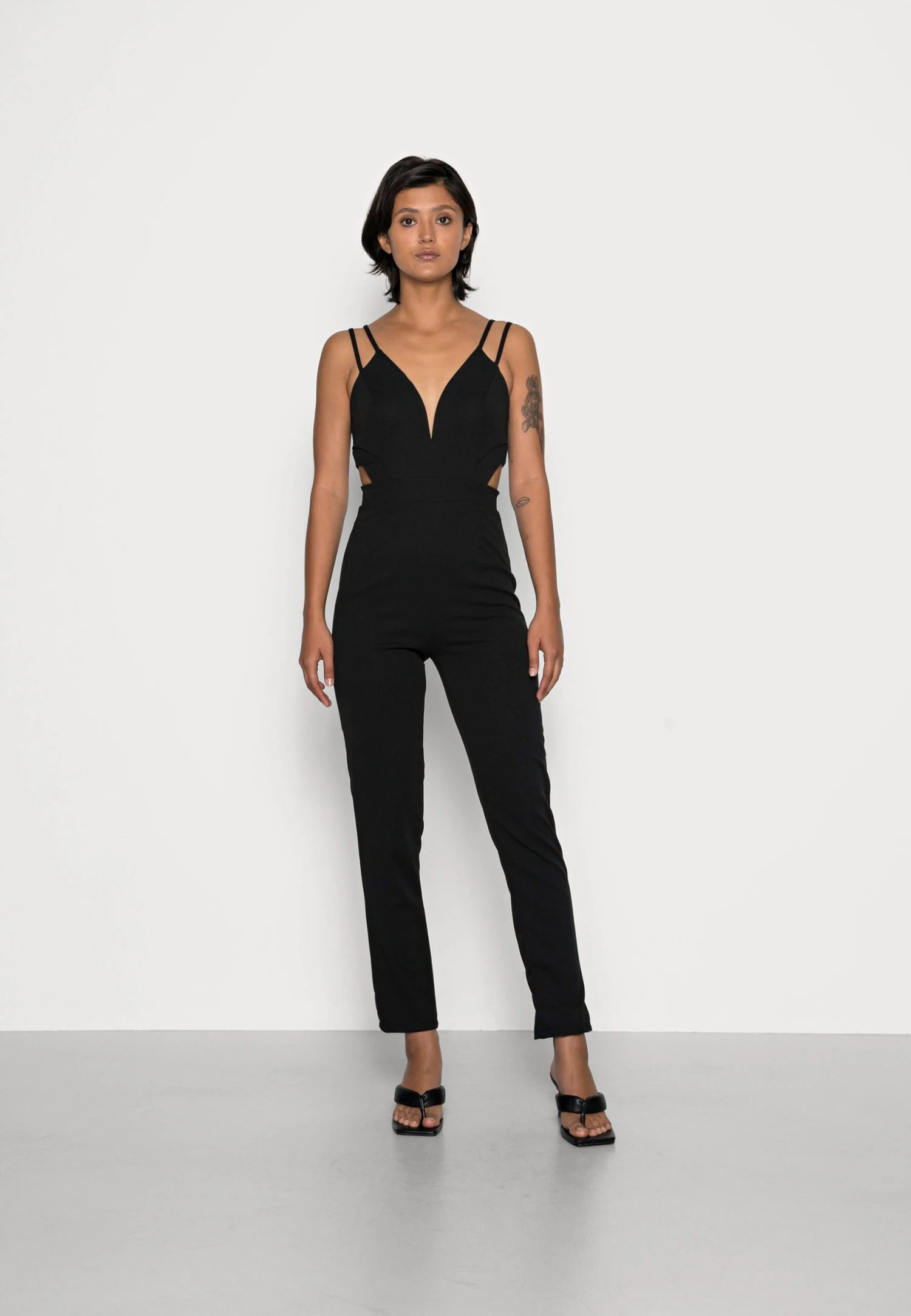 Wal G Nikita Cut Out - Jumpsuit - Black 3 Wal G Nikita Cut Out - Jumpsuit - Black