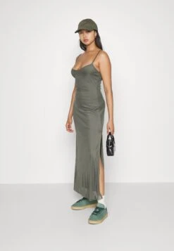 Wal G Sandy - Maxi-Jurk - Khaki Green 13 Wal G Sandy - Maxi-Jurk - Khaki Green -Fashion Verkoop 9eca53742da246a68392914949305594