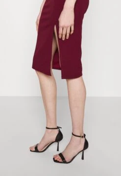 Wal G Cylon Off Shoulder Midi Dress - Cocktailjurk - Berry Wine -Fashion Verkoop abf8187daa424845808389fcb03bdf48