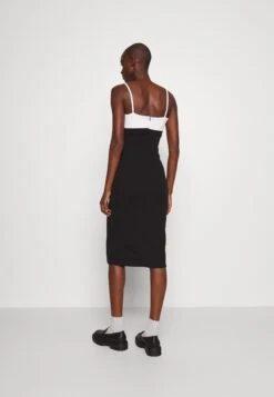 Janya - Jurk - Black/White 11 Janya - Jurk - Black/White -Fashion Verkoop b18f8505d47d4be5908f17c8707f8e95