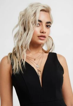 Eloise V Neck Skater Dress - Cocktailjurk - Black -Fashion Verkoop bb9f498b4fd945d1b3f269ad017f67f4