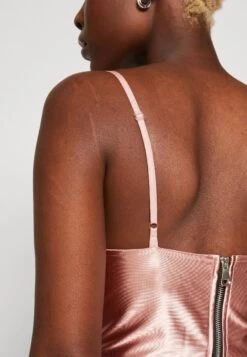 Wal G Christian Corset Crop - Top - Dusty Pink -Fashion Verkoop bbf34843f56a4de684a200e5c71fb16e