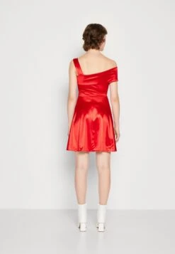 Wal G Kelly Asymmetric Skater - Cocktailjurk - Red -Fashion Verkoop bd44af81e9b44323a5c167a61c61388a