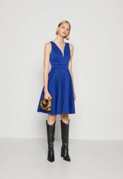 Wal G Muna V Neck Midi - Cocktailjurk - Electric Blue -Fashion Verkoop bd4d2771f75f461ebd038253dbe072f9