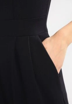 Wal G V Neck - Jumpsuit - Black -Fashion Verkoop c007deb507cb4ee6b4eac76b6643f25e