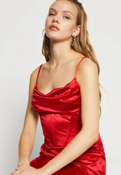 Wal G Sasha Maxi Dress - Galajurk - Red -Fashion Verkoop c9a3b58ba1074e04a4dca0765f16b2fd