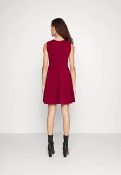 Wal G Accessorie Neck Skater Dress - Cocktailjurk - Wine 9 Wal G Accessorie Neck Skater Dress - Cocktailjurk - Wine -Fashion Verkoop cdc59b55210d407b8a2bcbff9ade809c
