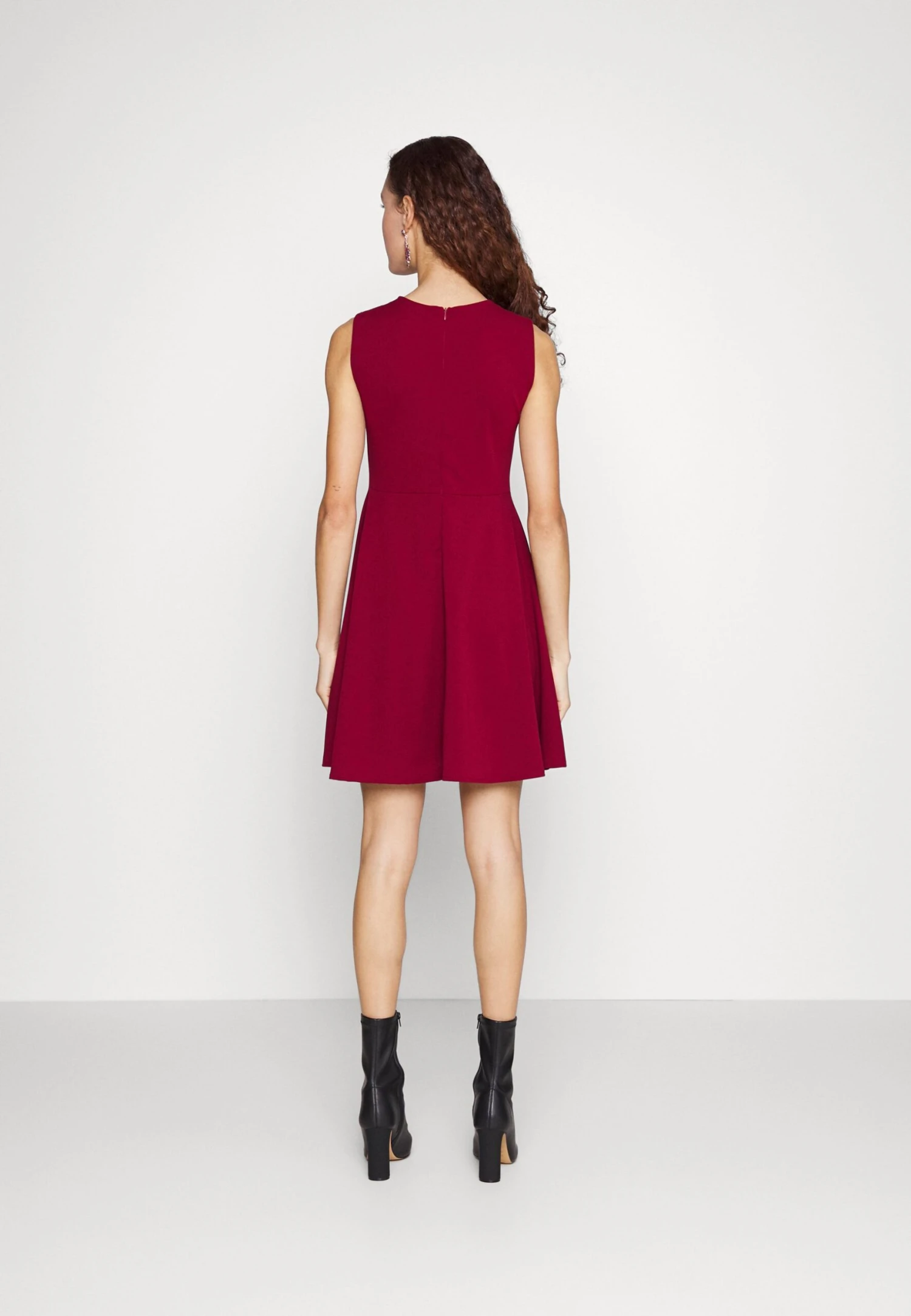 Wal G Accessorie Neck Skater Dress - Cocktailjurk - Wine 5 Wal G Accessorie Neck Skater Dress - Cocktailjurk - Wine - Afbeelding 3