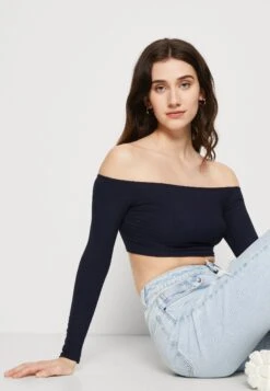 Wal G Hollie Off Shoulder Crop - Longsleeve - Navy 11 Wal G Hollie Off Shoulder Crop - Longsleeve - Navy -Fashion Verkoop e04edce4b37e427192da6a2b0589f6d6
