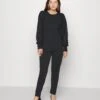 Joan - Jumpsuit - Black 1 Joan - Jumpsuit - Black -Fashion Verkoop e186e844a0ff472c8731330a278e17db