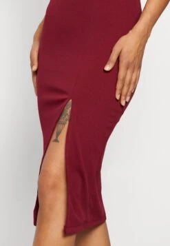 Wal G Strappy Square Neck Midi Dress - Etui-Jurk - Berry Wine -Fashion Verkoop e1cdf4267ef54ef2aca96908337e6011