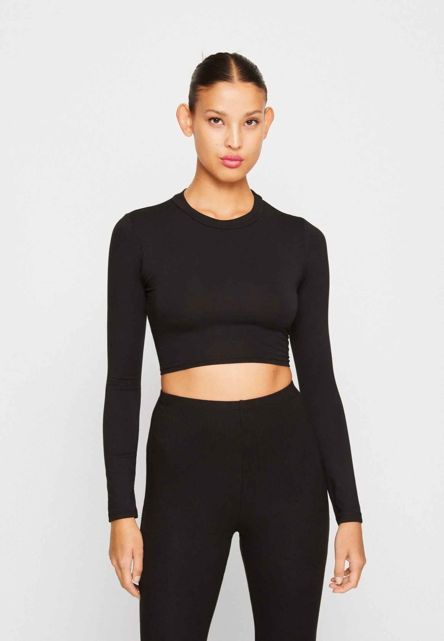 Wal G Roza Back Detail Crop - Longsleeve - Black 3 Wal G Roza Back Detail Crop - Longsleeve - Black