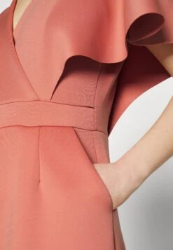 Wedding Petite Betty Wrap Jumpsuit - Jumpsuit - Rosa -Fashion Verkoop e9f4e2abb6fb4dae8bc7dd6210ac6444