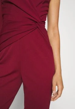 Ciaramin One Sleeve - Jumpsuit - Berry Wine -Fashion Verkoop ec776299fda746308a675ba44bb85673