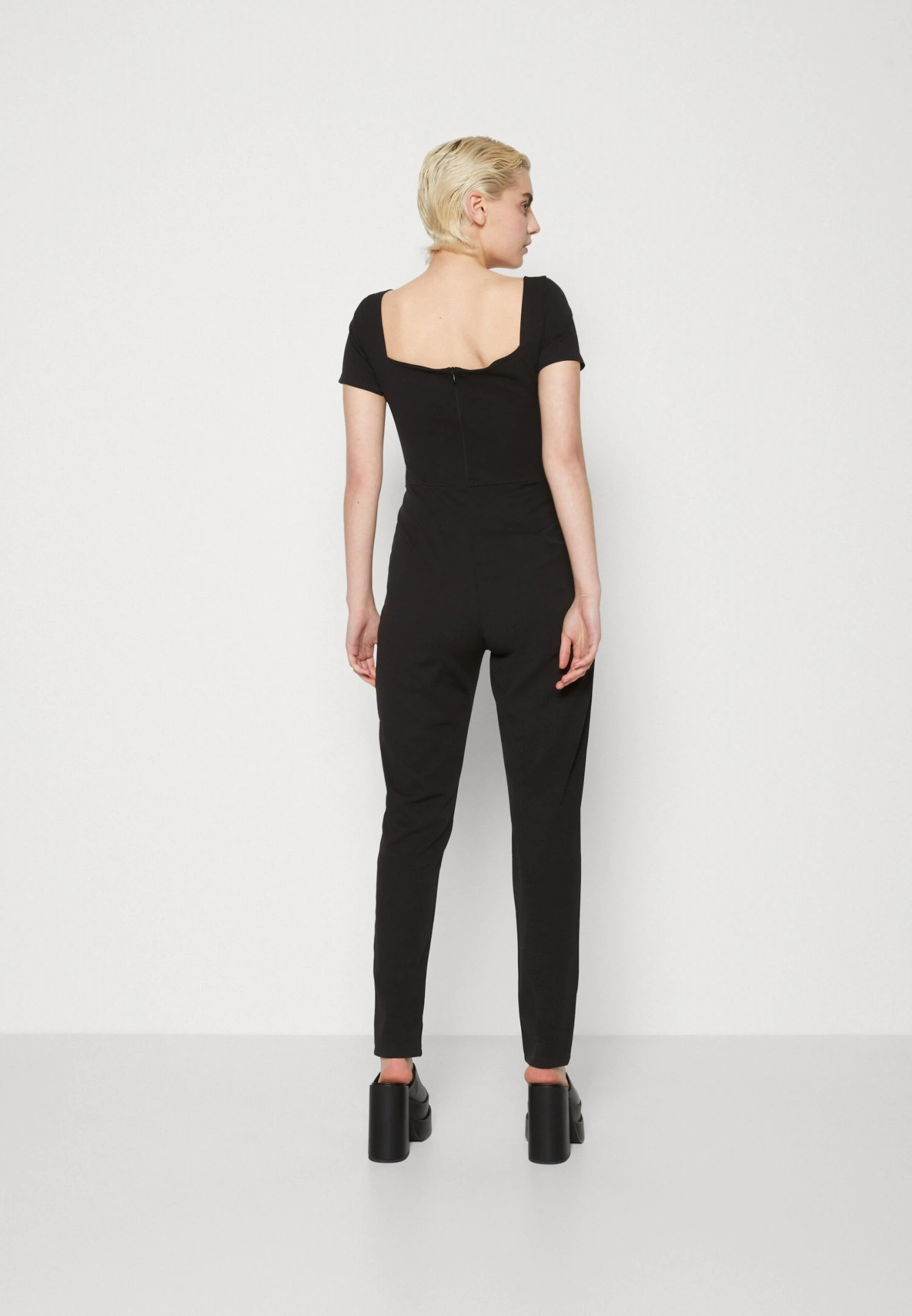 Wal G Sarb Cut Out- Jumpsuit - Black 5 Wal G Sarb Cut Out- Jumpsuit - Black - Afbeelding 3