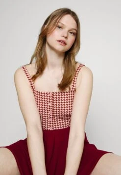 Wal G Zara Pleated Skater Skirt - A-Lijn Rok - Berry Wine -Fashion Verkoop fcdcb8591e11492a9345b305c071a6e1